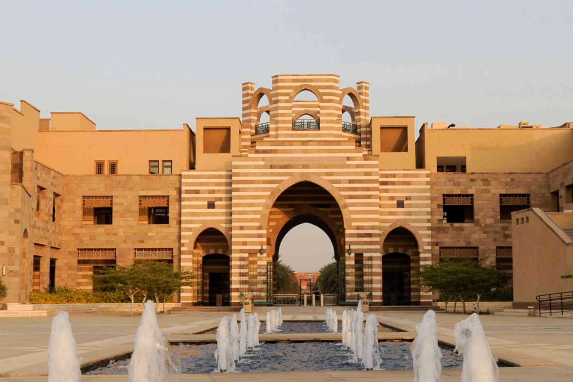 كلية السياحة والفنادق جامعة المنصورة